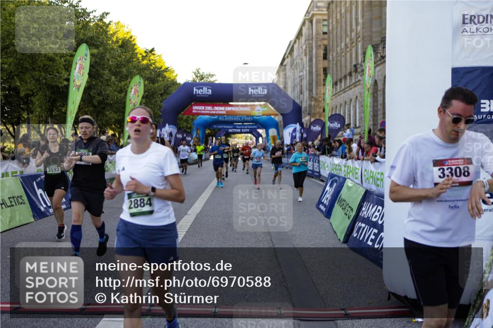 01.09.2024 - BARMER Alsterlauf Kathrin Stürmer Photography http://msf.ph/oto/6970588 01.09.2024 10:02:52 Ziel 2033, 2474, 2500, 2550, 2569, 2637, 2651, 2988, 2989, 3099, 3159, 3708, 3709, 4062, 4063, 4307, 4953, 4954, 5063, 5273, 8284, 8285, 2227, 2275, 2555, 2790, 2884, 3072, 3162, 3308, 3373, 3593, 3759, 3805, 4026, 4046, 4175, 4176, 4378, 4507, 4841, 4912, 4966, 5131, 5145, 8215, 8296 meine-sportfotos.de