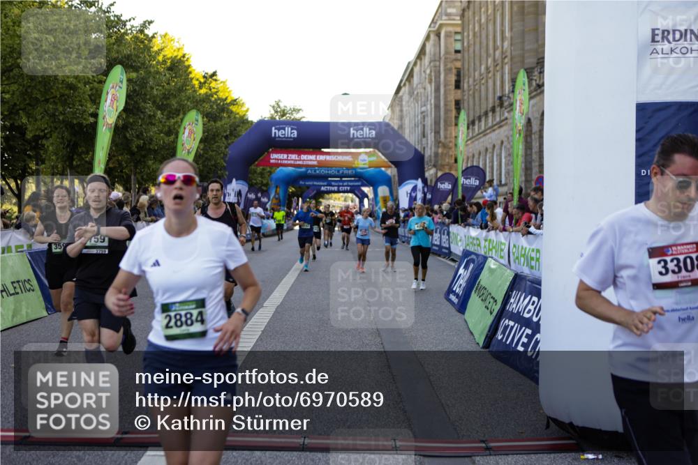 01.09.2024 - BARMER Alsterlauf Kathrin Stürmer Photography http://msf.ph/oto/6970589 01.09.2024 10:02:52 Ziel 2033, 2474, 2500, 2550, 2569, 2637, 2651, 2988, 2989, 3099, 3159, 3708, 3709, 4062, 4063, 4307, 4953, 4954, 5063, 5273, 8284, 8285, 2227, 2275, 2555, 2790, 2884, 3072, 3162, 3308, 3373, 3593, 3759, 3805, 4026, 4046, 4175, 4176, 4378, 4507, 4841, 4912, 4966, 5131, 5145, 8215, 8296 meine-sportfotos.de