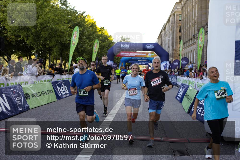 01.09.2024 - BARMER Alsterlauf Kathrin Stürmer Photography http://msf.ph/oto/6970597 01.09.2024 10:02:57 Ziel 2033, 2500, 2550, 2569, 2585, 2586, 2637, 2651, 2988, 2989, 3099, 3159, 3709, 4307, 4449, 4953, 4954, 5218, 5273, 2047, 2227, 2275, 2790, 2884, 3162, 3228, 3308, 3465, 3593, 3759, 4026, 4046, 4630, 4912, 4966, 4977, 5131, 8215, 8244 meine-sportfotos.de