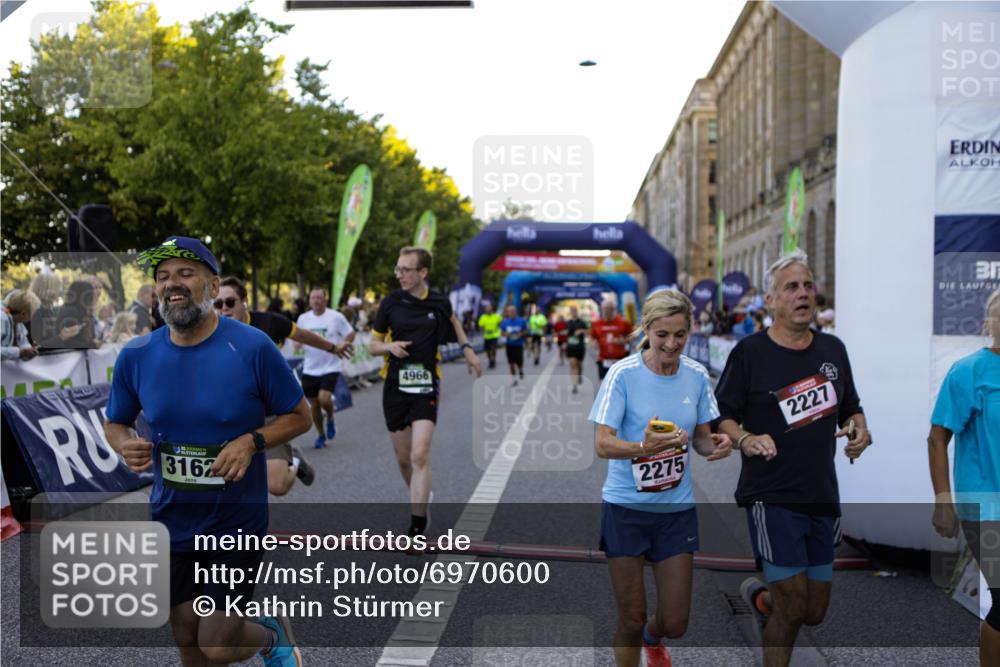 01.09.2024 - BARMER Alsterlauf Kathrin Stürmer Photography http://msf.ph/oto/6970600 01.09.2024 10:02:58 Ziel 2033, 2500, 2550, 2569, 2585, 2586, 2637, 2651, 2988, 2989, 3099, 3159, 3709, 4307, 4449, 4516, 4953, 4954, 5218, 5273, 2047, 2227, 2275, 2790, 2884, 3162, 3228, 3422, 3465, 3593, 3759, 4026, 4046, 4630, 4912, 4966, 4977, 5131, 8215, 8244 meine-sportfotos.de