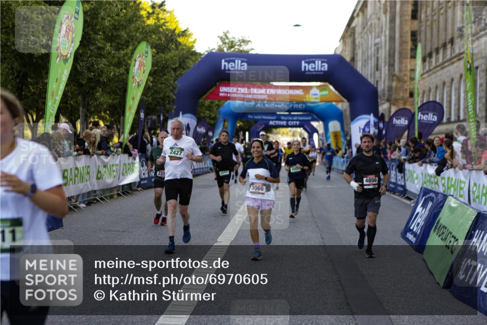 01.09.2024 - BARMER Alsterlauf Kathrin Stürmer Photography http://msf.ph/oto/6970605 01.09.2024 10:03:13 Ziel 2046, 2120, 2585, 2586, 2690, 2753, 2777, 2793, 3618, 3620, 3782, 3970, 4285, 4449, 4516, 4520, 4705, 4714, 5031, 5214, 5218, 5220, 2007, 2044, 2379, 2427, 2444, 2552, 2915, 2956, 3007, 3066, 3422, 3559, 3999, 4080, 4312, 4411, 4475, 4855, 4856, 5301, 5313, 8053 meine-sportfotos.de