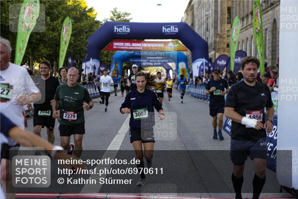 01.09.2024 - BARMER Alsterlauf Kathrin Stürmer Photography http://msf.ph/oto/6970611 01.09.2024 10:03:16 Ziel 2046, 2120, 2585, 2586, 2690, 2753, 2777, 2793, 3326, 3556, 3618, 3620, 3782, 3970, 4285, 4449, 4516, 4520, 4705, 4714, 5030, 5031, 5214, 5218, 5220, 2007, 2044, 2379, 2427, 2444, 2552, 2956, 3007, 3066, 3218, 3999, 4080, 4312, 4411, 4475, 4855, 4856, 4897, 5116, 5301, 5313, 8053, 8147 meine-sportfotos.de