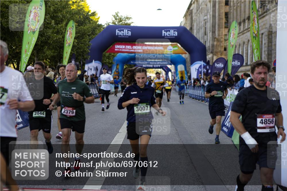 01.09.2024 - BARMER Alsterlauf Kathrin Stürmer Photography http://msf.ph/oto/6970612 01.09.2024 10:03:16 Ziel 2046, 2120, 2585, 2586, 2690, 2753, 2777, 2793, 3326, 3556, 3618, 3620, 3782, 3970, 4285, 4449, 4516, 4520, 4705, 4714, 5030, 5031, 5214, 5218, 5220, 2007, 2044, 2379, 2427, 2444, 2552, 2956, 3007, 3066, 3218, 3999, 4080, 4312, 4411, 4475, 4855, 4856, 4897, 5116, 5301, 5313, 8053, 8147 meine-sportfotos.de