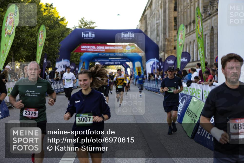 01.09.2024 - BARMER Alsterlauf Kathrin Stürmer Photography http://msf.ph/oto/6970615 01.09.2024 10:03:17 Ziel 2046, 2120, 2690, 2753, 2777, 2793, 3326, 3556, 3618, 3620, 3782, 3970, 4285, 4516, 4520, 4705, 4714, 5030, 5031, 5214, 5218, 5220, 2007, 2044, 2198, 2379, 2427, 2444, 2552, 2956, 3007, 3066, 3218, 3999, 4080, 4312, 4411, 4454, 4475, 4855, 4856, 4897, 5116, 8053, 8147 meine-sportfotos.de