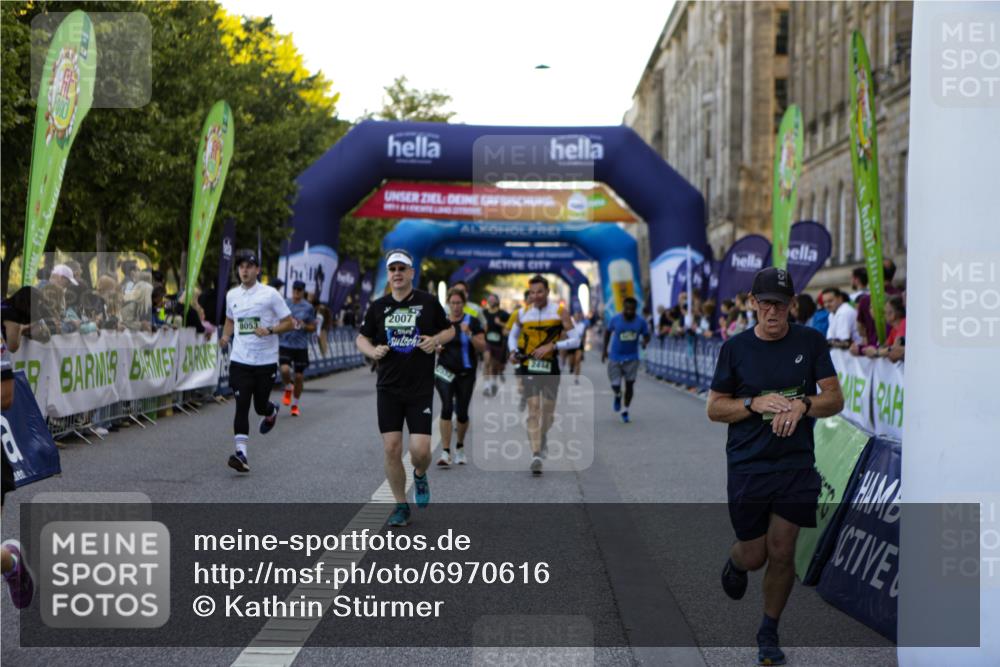 01.09.2024 - BARMER Alsterlauf Kathrin Stürmer Photography http://msf.ph/oto/6970616 01.09.2024 10:03:18 Ziel 2046, 2120, 2690, 2753, 2777, 2793, 3326, 3556, 3618, 3620, 3782, 3970, 4285, 4516, 4520, 4705, 4714, 5030, 5031, 5214, 5220, 2007, 2044, 2198, 2379, 2427, 2444, 2552, 2956, 3007, 3066, 3122, 3218, 3999, 4080, 4215, 4411, 4454, 4475, 4855, 4856, 4897, 5079, 5116, 8053, 8147 meine-sportfotos.de