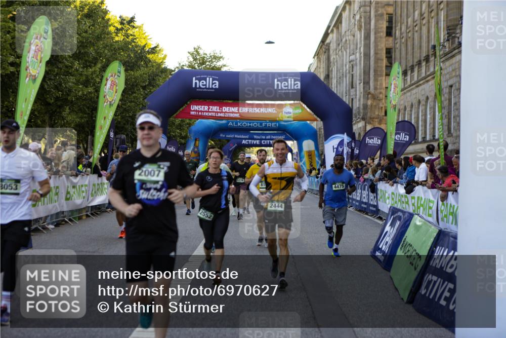 01.09.2024 - BARMER Alsterlauf Kathrin Stürmer Photography http://msf.ph/oto/6970627 01.09.2024 10:03:20 Ziel 2046, 2120, 2690, 2753, 2777, 2793, 3326, 3556, 3618, 3782, 3970, 4285, 4520, 4705, 4714, 5030, 5031, 5214, 5220, 2007, 2044, 2198, 2379, 2427, 2444, 2552, 2954, 2956, 3007, 3066, 3122, 3218, 4215, 4314, 4454, 4475, 4855, 4856, 4897, 5079, 5116, 8053, 8147 meine-sportfotos.de