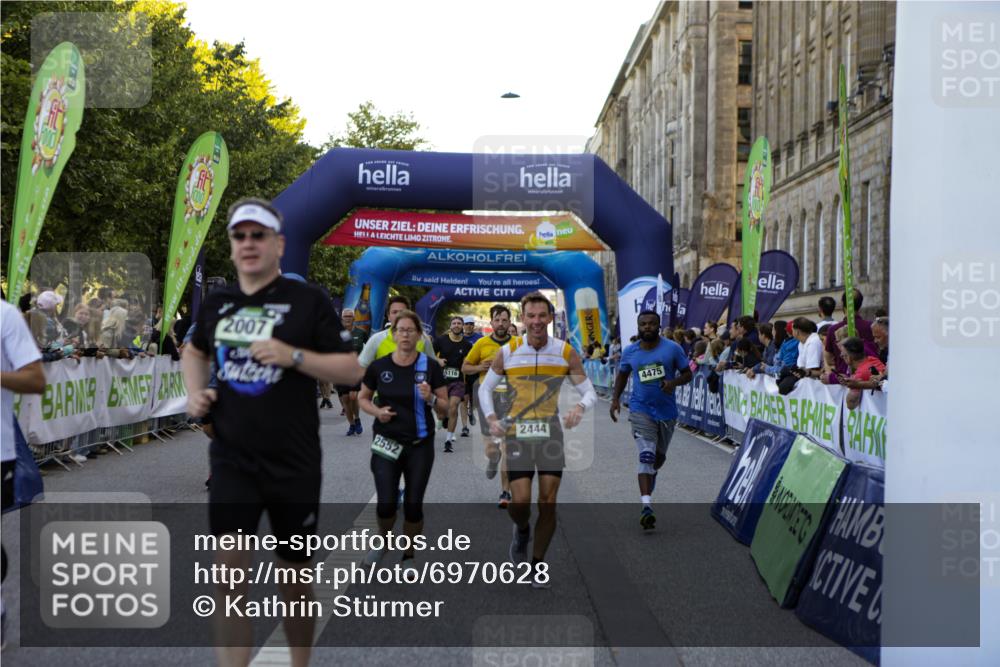 01.09.2024 - BARMER Alsterlauf Kathrin Stürmer Photography http://msf.ph/oto/6970628 01.09.2024 10:03:20 Ziel 2046, 2120, 2690, 2753, 2777, 2793, 3326, 3556, 3618, 3782, 3970, 4285, 4520, 4705, 4714, 5030, 5031, 5214, 5220, 2007, 2044, 2198, 2379, 2427, 2444, 2552, 2954, 2956, 3007, 3066, 3122, 3218, 4215, 4314, 4454, 4475, 4855, 4856, 4897, 5079, 5116, 8053, 8147 meine-sportfotos.de