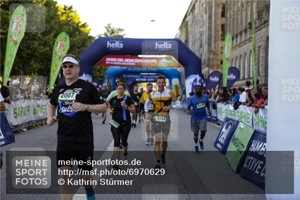 01.09.2024 - BARMER Alsterlauf Kathrin Stürmer Photography http://msf.ph/oto/6970629 01.09.2024 10:03:20 Ziel 2046, 2120, 2690, 2753, 2777, 2793, 3326, 3556, 3618, 3782, 3970, 4285, 4520, 4705, 4714, 5030, 5031, 5214, 5220, 2007, 2044, 2198, 2379, 2427, 2444, 2552, 2954, 2956, 3007, 3066, 3122, 3218, 4215, 4314, 4454, 4475, 4855, 4856, 4897, 5079, 5116, 8053, 8147 meine-sportfotos.de