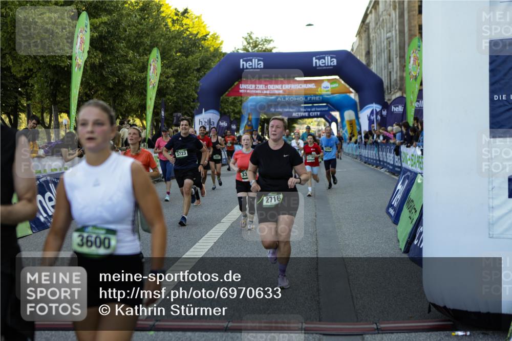 01.09.2024 - BARMER Alsterlauf Kathrin Stürmer Photography http://msf.ph/oto/6970633 01.09.2024 10:03:31 Ziel 2014, 2015, 2705, 3326, 3556, 3579, 3970, 4422, 4767, 5019, 5030, 5211, 8015, 8400, 2198, 2267, 2343, 2681, 2716, 2745, 2774, 2917, 2954, 2961, 2962, 3122, 3242, 3389, 3600, 3723, 3839, 3930, 4028, 4039, 4215, 4314, 4454, 4656, 5053, 5079, 5116, 8282 meine-sportfotos.de