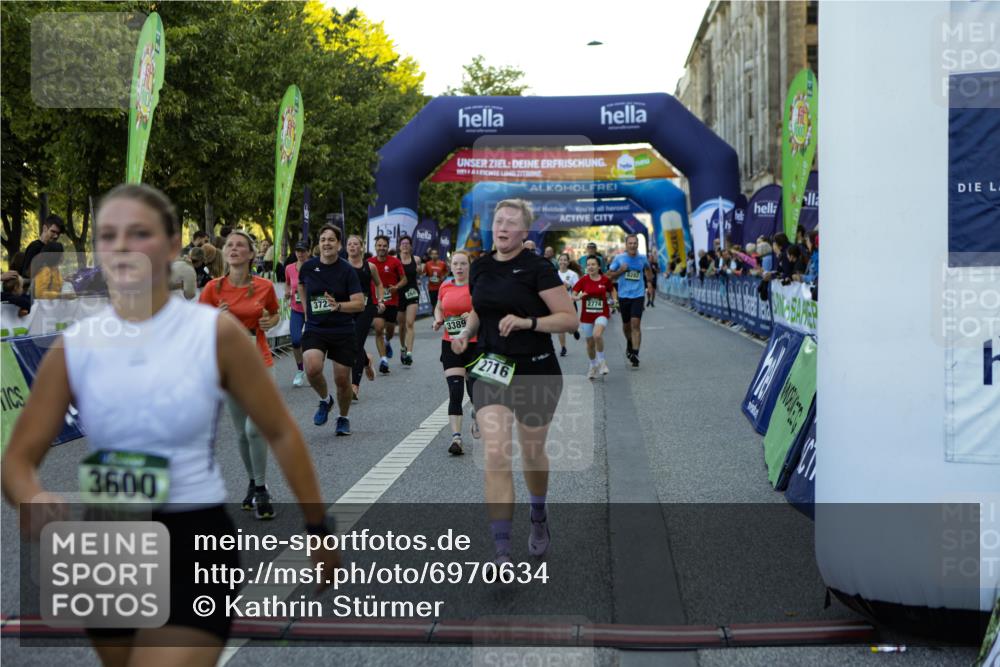 01.09.2024 - BARMER Alsterlauf Kathrin Stürmer Photography http://msf.ph/oto/6970634 01.09.2024 10:03:31 Ziel 2014, 2015, 2705, 3326, 3556, 3579, 3970, 4422, 4767, 5019, 5030, 5211, 8015, 8400, 2198, 2267, 2343, 2681, 2716, 2745, 2774, 2917, 2954, 2961, 2962, 3122, 3242, 3389, 3600, 3723, 3839, 3930, 4028, 4039, 4215, 4314, 4454, 4656, 5053, 5079, 5116, 8282 meine-sportfotos.de