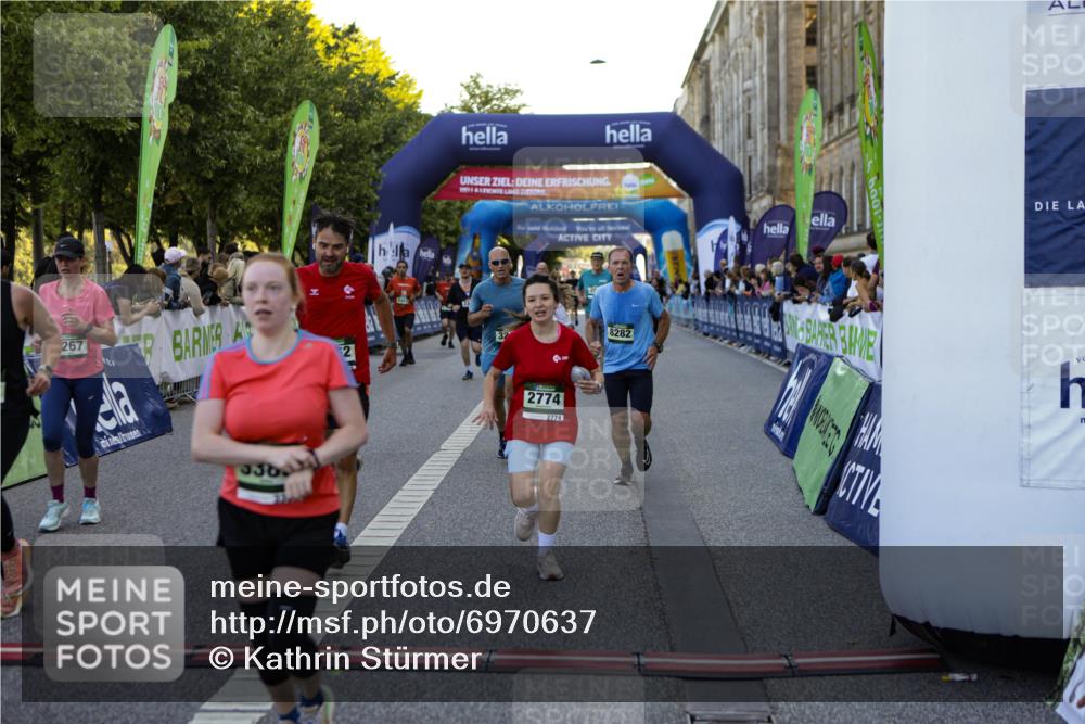01.09.2024 - BARMER Alsterlauf Kathrin Stürmer Photography http://msf.ph/oto/6970637 01.09.2024 10:03:34 Ziel 2014, 2015, 2705, 3326, 3556, 3579, 4422, 4767, 5019, 5030, 5211, 8015, 8400, 2267, 2343, 2681, 2716, 2745, 2774, 2917, 2954, 2961, 2962, 3061, 3063, 3242, 3389, 3600, 3723, 3839, 3930, 4028, 4039, 4314, 4656, 4961, 5053, 8041, 8282 meine-sportfotos.de