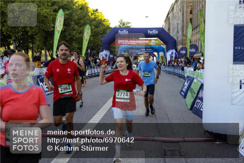 01.09.2024 - BARMER Alsterlauf Kathrin Stürmer Photography http://msf.ph/oto/6970642 01.09.2024 10:03:35 Ziel 2014, 2015, 2705, 3326, 3579, 4422, 4767, 5019, 5030, 5211, 8015, 8150, 8400, 2267, 2343, 2681, 2716, 2745, 2774, 2917, 2954, 2961, 2962, 3061, 3063, 3242, 3389, 3600, 3678, 3723, 3839, 3930, 4028, 4039, 4314, 4656, 4961, 5053, 5121, 8041, 8282 meine-sportfotos.de