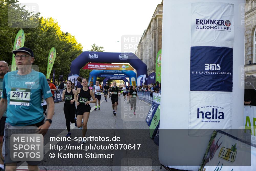 01.09.2024 - BARMER Alsterlauf Kathrin Stürmer Photography http://msf.ph/oto/6970647 01.09.2024 10:03:40 Ziel 2014, 2015, 2414, 2705, 3336, 3415, 3579, 4422, 4767, 5019, 5211, 8015, 8150, 8400, 2267, 2343, 2615, 2681, 2703, 2774, 2917, 2961, 2962, 3061, 3063, 3242, 3389, 3678, 3723, 3839, 3930, 4039, 4961, 5121, 5190, 8041, 8282, 8356 meine-sportfotos.de