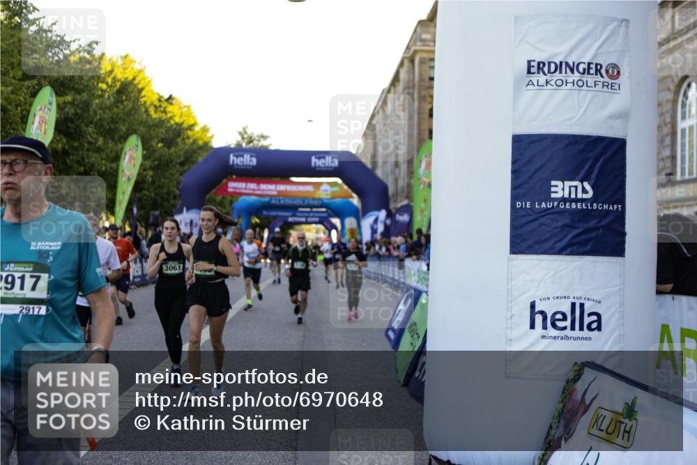 01.09.2024 - BARMER Alsterlauf Kathrin Stürmer Photography http://msf.ph/oto/6970648 01.09.2024 10:03:41 Ziel 2014, 2015, 2258, 2414, 2705, 3336, 3415, 3579, 4422, 4767, 5019, 5211, 8015, 8150, 8400, 2267, 2343, 2615, 2681, 2703, 2774, 2917, 2961, 2962, 3061, 3063, 3242, 3421, 3678, 3839, 3930, 4039, 4208, 4961, 5121, 5166, 5190, 8041, 8246, 8282, 8356 meine-sportfotos.de
