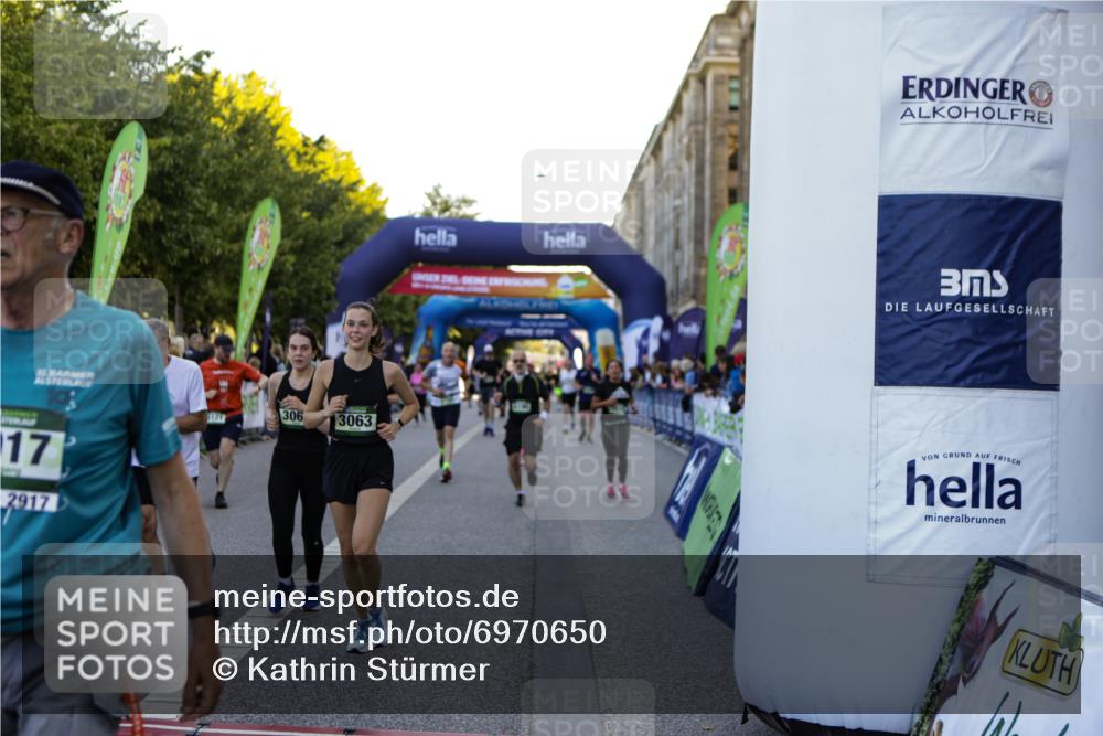 01.09.2024 - BARMER Alsterlauf Kathrin Stürmer Photography http://msf.ph/oto/6970650 01.09.2024 10:03:41 Ziel 2014, 2015, 2258, 2414, 2705, 3336, 3415, 3579, 4422, 4767, 5019, 5211, 8015, 8150, 8400, 2267, 2343, 2615, 2681, 2703, 2774, 2917, 2961, 2962, 3061, 3063, 3242, 3421, 3678, 3839, 3930, 4039, 4208, 4961, 5121, 5166, 5190, 8041, 8246, 8282, 8356 meine-sportfotos.de