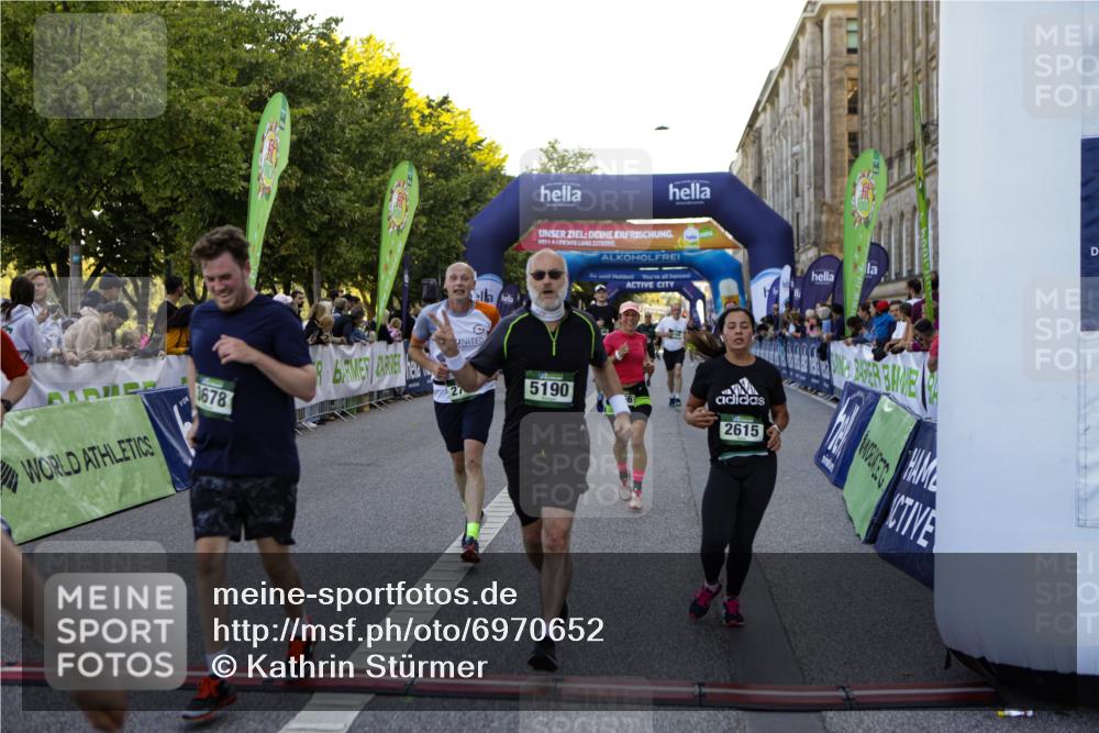 01.09.2024 - BARMER Alsterlauf Kathrin Stürmer Photography http://msf.ph/oto/6970652 01.09.2024 10:03:44 Ziel 2014, 2015, 2258, 2414, 3336, 3415, 4422, 4767, 5019, 5211, 8015, 8150, 8400, 2343, 2583, 2615, 2703, 2917, 2961, 3061, 3063, 3420, 3421, 3678, 3839, 3930, 4208, 4961, 5121, 5166, 5190, 8041, 8246, 8356 meine-sportfotos.de