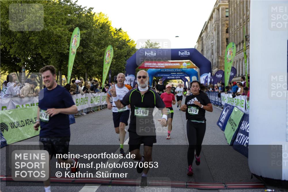 01.09.2024 - BARMER Alsterlauf Kathrin Stürmer Photography http://msf.ph/oto/6970653 01.09.2024 10:03:44 Ziel 2014, 2015, 2258, 2414, 3336, 3415, 4422, 4767, 5019, 5211, 8015, 8150, 8400, 2343, 2583, 2615, 2703, 2917, 2961, 3061, 3063, 3420, 3421, 3678, 3839, 3930, 4208, 4961, 5121, 5166, 5190, 8041, 8246, 8356 meine-sportfotos.de