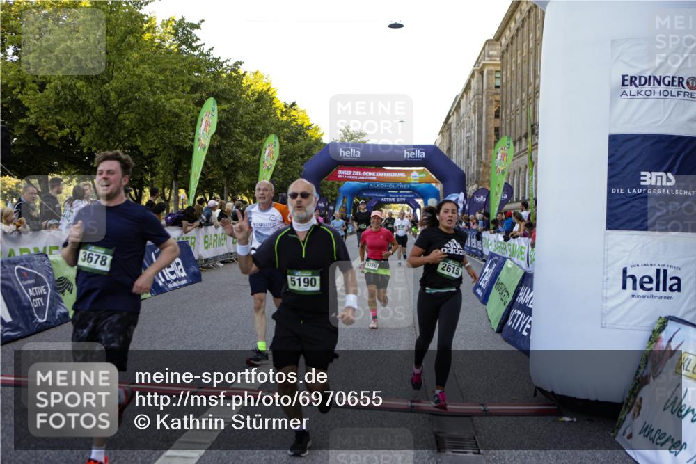 01.09.2024 - BARMER Alsterlauf Kathrin Stürmer Photography http://msf.ph/oto/6970655 01.09.2024 10:03:44 Ziel 2014, 2015, 2258, 2414, 3336, 3415, 4422, 4767, 5019, 5211, 8015, 8150, 8400, 2343, 2583, 2615, 2703, 2917, 2961, 3061, 3063, 3420, 3421, 3678, 3839, 3930, 4208, 4961, 5121, 5166, 5190, 8041, 8246, 8356 meine-sportfotos.de