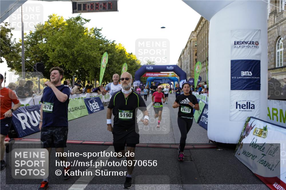 01.09.2024 - BARMER Alsterlauf Kathrin Stürmer Photography http://msf.ph/oto/6970656 01.09.2024 10:03:45 Ziel 2258, 2414, 3336, 3415, 4422, 5019, 5211, 8015, 8150, 8400, 2343, 2583, 2615, 2703, 2917, 2961, 3061, 3063, 3420, 3421, 3678, 3839, 4208, 4961, 5121, 5166, 5190, 8028, 8041, 8246, 8356 meine-sportfotos.de