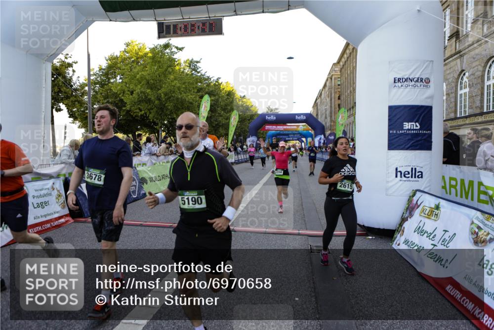 01.09.2024 - BARMER Alsterlauf Kathrin Stürmer Photography http://msf.ph/oto/6970658 01.09.2024 10:03:45 Ziel 2258, 2414, 3336, 3415, 4422, 5019, 5211, 8015, 8150, 8400, 2343, 2583, 2615, 2703, 2917, 2961, 3061, 3063, 3420, 3421, 3678, 3839, 4208, 4961, 5121, 5166, 5190, 8028, 8041, 8246, 8356 meine-sportfotos.de