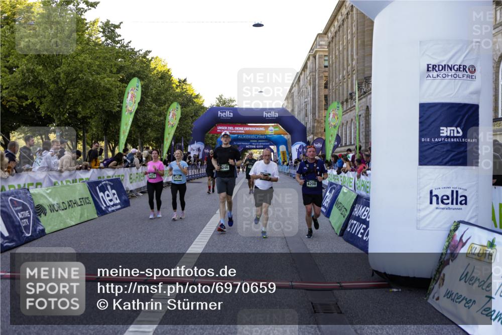 01.09.2024 - BARMER Alsterlauf Kathrin Stürmer Photography http://msf.ph/oto/6970659 01.09.2024 10:03:48 Ziel 2258, 2414, 2493, 2497, 3108, 3109, 3258, 3336, 3415, 4422, 5019, 8015, 8150, 2583, 2607, 2615, 2703, 3061, 3063, 3420, 3421, 3678, 3778, 4208, 4427, 4986, 5121, 5166, 5190, 8028, 8041, 8246, 8356 meine-sportfotos.de