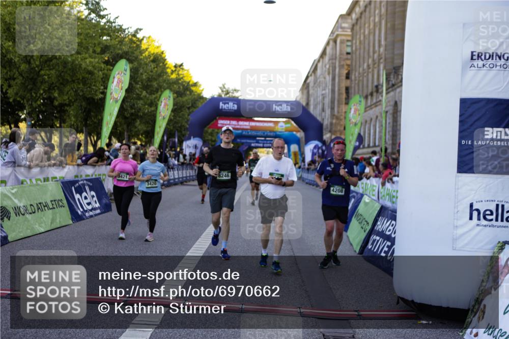 01.09.2024 - BARMER Alsterlauf Kathrin Stürmer Photography http://msf.ph/oto/6970662 01.09.2024 10:03:49 Ziel 2258, 2414, 2493, 2497, 3108, 3109, 3258, 3336, 3415, 3424, 4422, 5019, 8015, 8150, 2583, 2607, 2615, 2703, 3420, 3421, 3678, 3778, 4208, 4427, 4986, 5121, 5166, 5190, 8028, 8246, 8356 meine-sportfotos.de