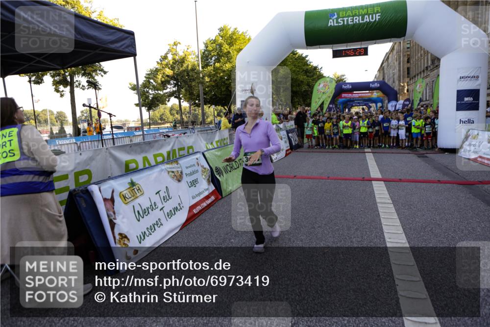 01.09.2024 - BARMER Alsterlauf Kathrin Stürmer Photography http://msf.ph/oto/6973419 01.09.2024 10:46:27 Ziel 3428 meine-sportfotos.de