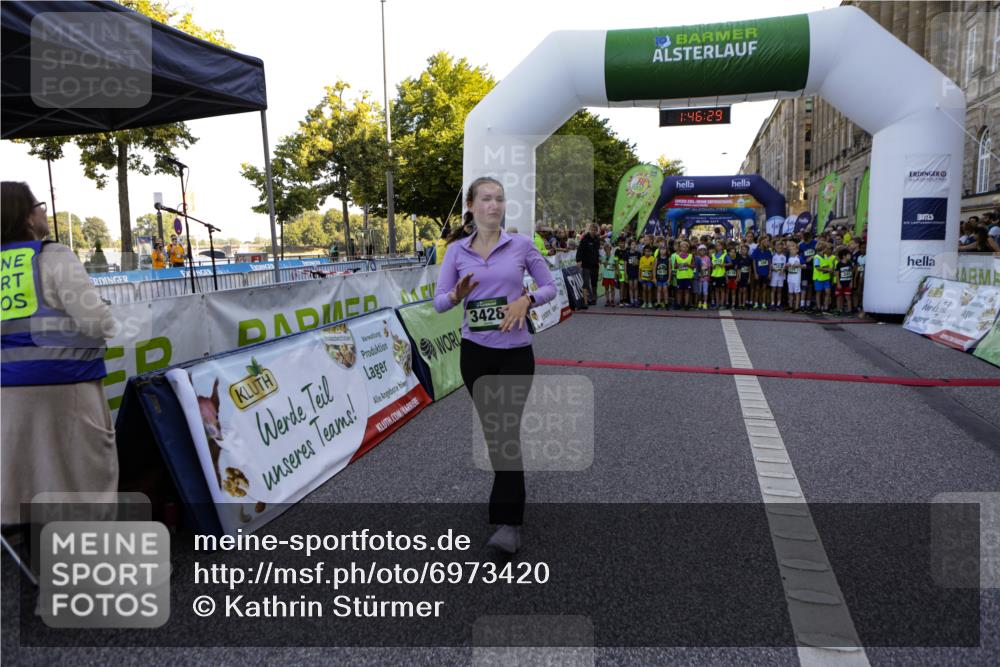 01.09.2024 - BARMER Alsterlauf Kathrin Stürmer Photography http://msf.ph/oto/6973420 01.09.2024 10:46:27 Ziel 3428 meine-sportfotos.de