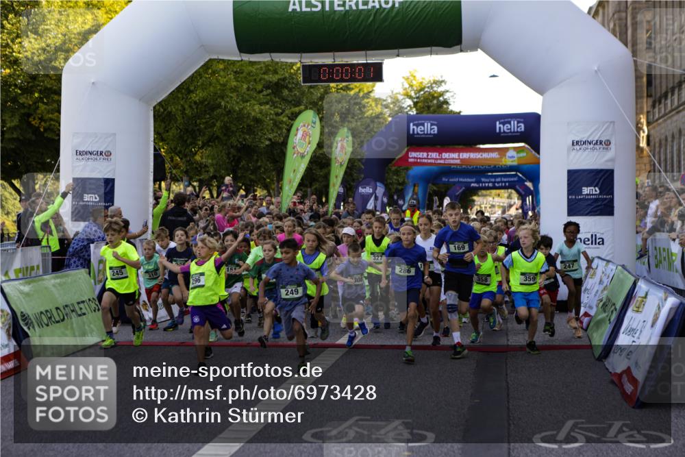 01.09.2024 - BARMER Alsterlauf Kathrin Stürmer Photography http://msf.ph/oto/6973428 01.09.2024 10:47:40 Ziel  meine-sportfotos.de