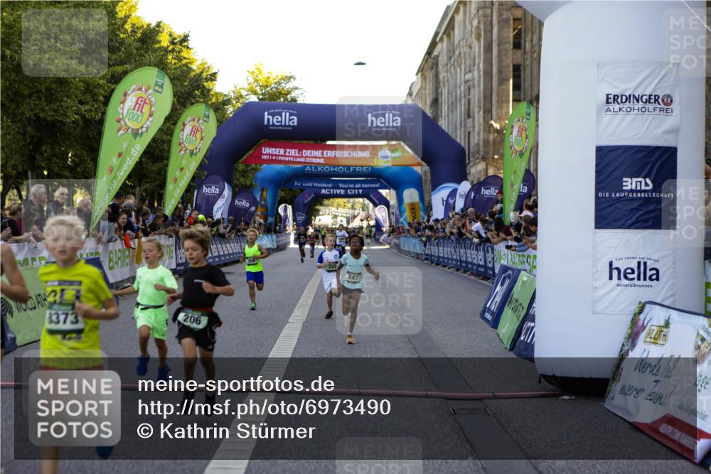 01.09.2024 - BARMER Alsterlauf Kathrin Stürmer Photography http://msf.ph/oto/6973490 01.09.2024 10:51:34 Ziel 52, 56, 65, 67, 69, 72, 75, 166, 206, 227, 247, 285, 358, 397, 8373 meine-sportfotos.de
