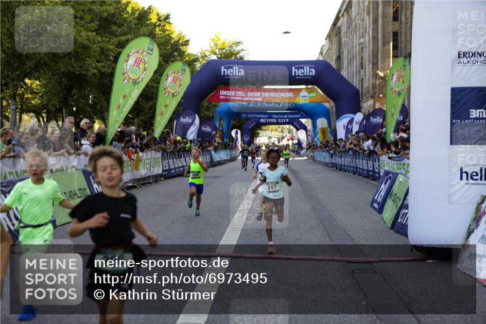 01.09.2024 - BARMER Alsterlauf Kathrin Stürmer Photography http://msf.ph/oto/6973495 01.09.2024 10:51:35 Ziel 52, 56, 65, 67, 69, 72, 75, 166, 206, 227, 247, 285, 358, 366, 397, 8362, 8373 meine-sportfotos.de