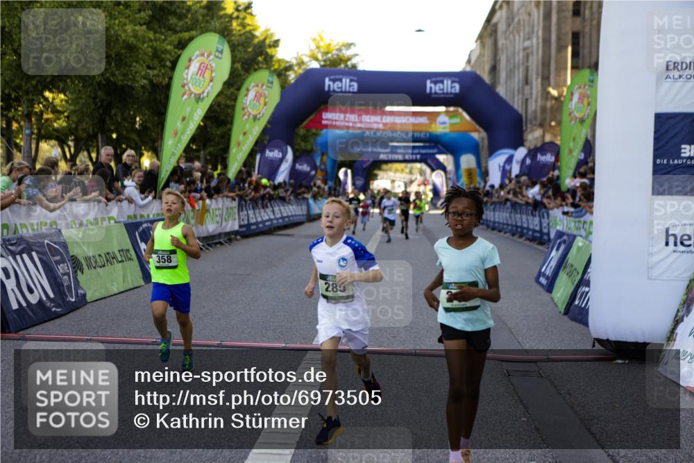 01.09.2024 - BARMER Alsterlauf Kathrin Stürmer Photography http://msf.ph/oto/6973505 01.09.2024 10:51:37 Ziel 52, 56, 65, 67, 69, 72, 75, 166, 206, 226, 227, 247, 285, 291, 349, 358, 366, 397, 8181, 8362, 8373 meine-sportfotos.de