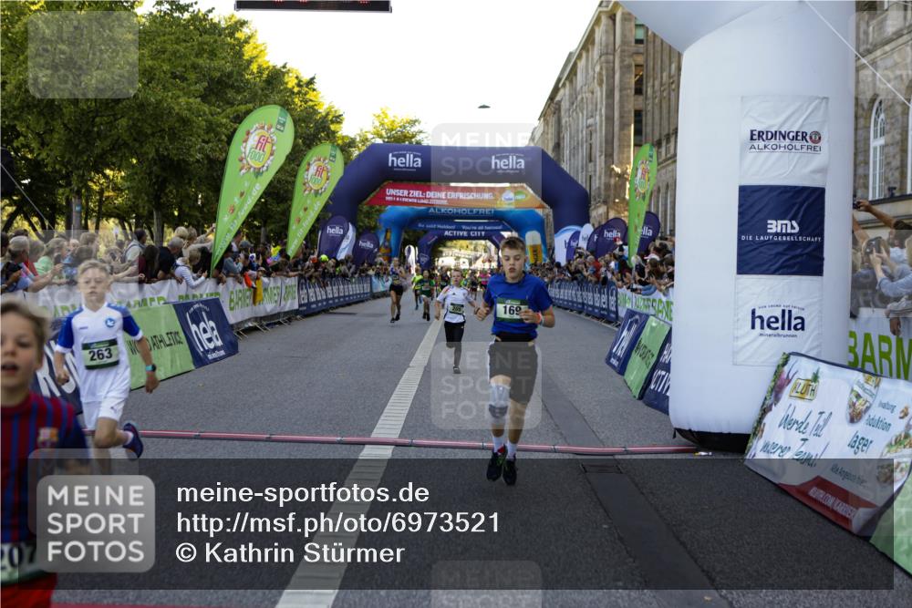 01.09.2024 - BARMER Alsterlauf Kathrin Stürmer Photography http://msf.ph/oto/6973521 01.09.2024 10:51:50 Ziel 53, 58, 65, 68, 74, 77, 151, 169, 177, 204, 205, 207, 226, 233, 258, 263, 266, 291, 349, 359, 366, 399, 8157, 8181, 8362, 8367 meine-sportfotos.de