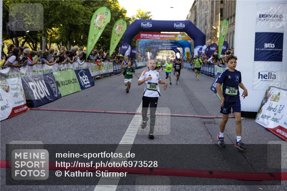 01.09.2024 - BARMER Alsterlauf Kathrin Stürmer Photography http://msf.ph/oto/6973528 01.09.2024 10:51:53 Ziel 53, 58, 68, 74, 77, 151, 169, 177, 201, 204, 205, 207, 233, 258, 263, 266, 310, 345, 359, 399, 8157, 8367 meine-sportfotos.de