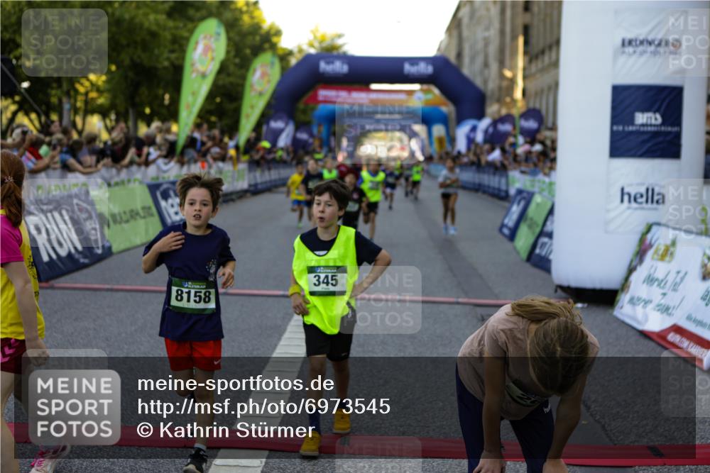 01.09.2024 - BARMER Alsterlauf Kathrin Stürmer Photography http://msf.ph/oto/6973545 01.09.2024 10:52:05 Ziel 54, 59, 61, 62, 63, 64, 66, 70, 71, 73, 76, 177, 178, 179, 183, 194, 201, 202, 225, 258, 262, 266, 272, 274, 290, 310, 320, 336, 339, 345, 373, 377, 384, 8056, 8158, 8254, 8299, 8304, 8340, 8367 meine-sportfotos.de