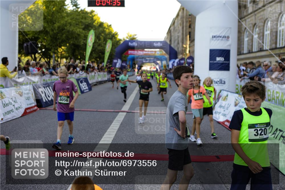01.09.2024 - BARMER Alsterlauf Kathrin Stürmer Photography http://msf.ph/oto/6973556 01.09.2024 10:52:14 Ziel 54, 59, 61, 62, 63, 64, 66, 70, 71, 73, 76, 178, 179, 183, 191, 194, 202, 243, 271, 272, 273, 274, 281, 290, 296, 320, 323, 328, 339, 351, 356, 377, 384, 389, 8056, 8238, 8254, 8299, 8328, 8340 meine-sportfotos.de