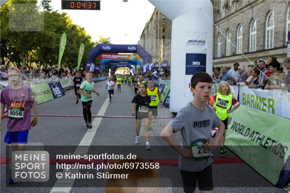 01.09.2024 - BARMER Alsterlauf Kathrin Stürmer Photography http://msf.ph/oto/6973558 01.09.2024 10:52:15 Ziel 54, 59, 61, 62, 63, 64, 66, 70, 71, 73, 76, 179, 183, 191, 202, 224, 243, 271, 272, 273, 274, 281, 290, 296, 320, 323, 328, 339, 351, 356, 384, 389, 393, 8056, 8238, 8254, 8299, 8328, 8340 meine-sportfotos.de