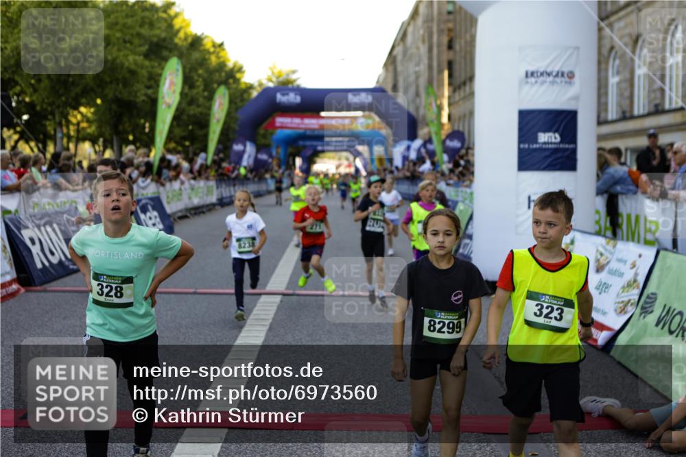 01.09.2024 - BARMER Alsterlauf Kathrin Stürmer Photography http://msf.ph/oto/6973560 01.09.2024 10:52:17 Ziel 54, 59, 61, 62, 63, 64, 66, 70, 71, 73, 76, 179, 183, 184, 191, 214, 224, 243, 271, 272, 273, 274, 281, 290, 296, 320, 323, 328, 351, 356, 384, 389, 393, 8056, 8238, 8299, 8315, 8328, 8340 meine-sportfotos.de