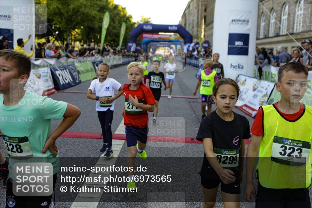 01.09.2024 - BARMER Alsterlauf Kathrin Stürmer Photography http://msf.ph/oto/6973565 01.09.2024 10:52:19 Ziel 54, 59, 61, 62, 63, 64, 66, 70, 71, 73, 76, 156, 184, 191, 214, 224, 243, 271, 273, 281, 296, 315, 323, 328, 351, 356, 384, 389, 393, 8238, 8299, 8315, 8325, 8326, 8327, 8328, 8340 meine-sportfotos.de
