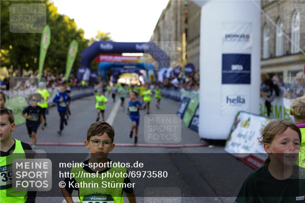 01.09.2024 - BARMER Alsterlauf Kathrin Stürmer Photography http://msf.ph/oto/6973580 01.09.2024 10:52:26 Ziel 156, 184, 191, 196, 203, 214, 216, 221, 224, 242, 252, 269, 270, 278, 279, 315, 321, 327, 350, 351, 356, 361, 367, 375, 382, 388, 389, 393, 8049, 8051, 8315, 8325, 8326, 8327 meine-sportfotos.de