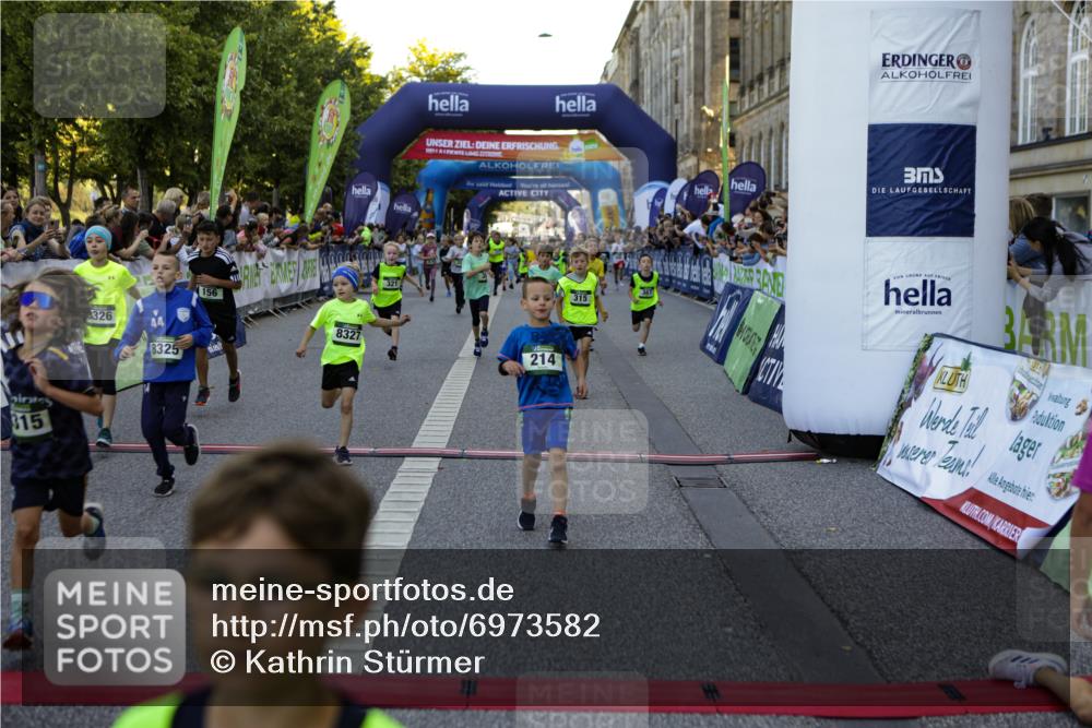 01.09.2024 - BARMER Alsterlauf Kathrin Stürmer Photography http://msf.ph/oto/6973582 01.09.2024 10:52:27 Ziel 156, 184, 186, 196, 203, 214, 216, 221, 224, 242, 246, 252, 269, 270, 278, 279, 293, 315, 321, 327, 350, 351, 354, 361, 367, 375, 376, 382, 388, 389, 393, 8049, 8051, 8315, 8325, 8326, 8327 meine-sportfotos.de