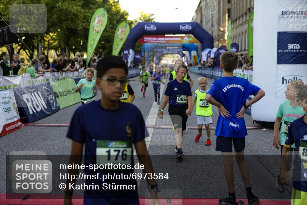 01.09.2024 - BARMER Alsterlauf Kathrin Stürmer Photography http://msf.ph/oto/6973584 01.09.2024 10:52:51 Ziel 157, 176, 213, 265, 275, 289, 300, 305, 312, 313, 319, 322, 324, 334, 340, 342, 344, 347, 374, 378, 394, 8025, 8070, 8216, 8330, 8377 meine-sportfotos.de