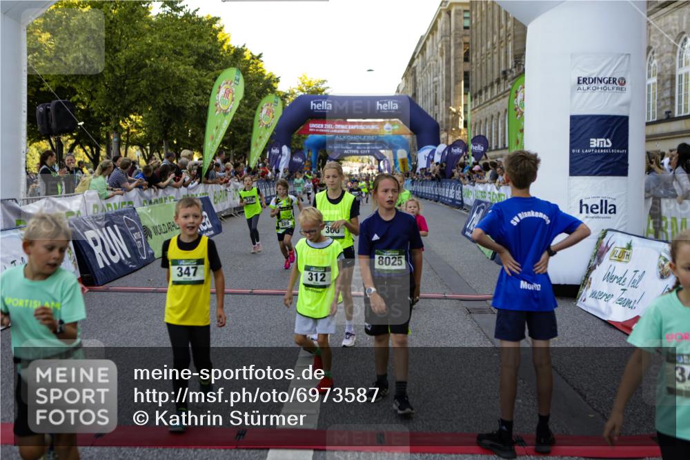 01.09.2024 - BARMER Alsterlauf Kathrin Stürmer Photography http://msf.ph/oto/6973587 01.09.2024 10:52:52 Ziel 157, 176, 213, 253, 265, 275, 289, 300, 305, 312, 313, 319, 322, 324, 334, 340, 342, 344, 347, 374, 378, 394, 8025, 8216, 8377 meine-sportfotos.de