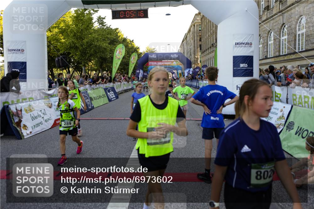01.09.2024 - BARMER Alsterlauf Kathrin Stürmer Photography http://msf.ph/oto/6973602 01.09.2024 10:52:55 Ziel 181, 213, 236, 237, 253, 264, 265, 275, 289, 300, 312, 313, 319, 322, 331, 334, 340, 344, 347, 348, 374, 378, 379, 8175, 8216, 8377 meine-sportfotos.de