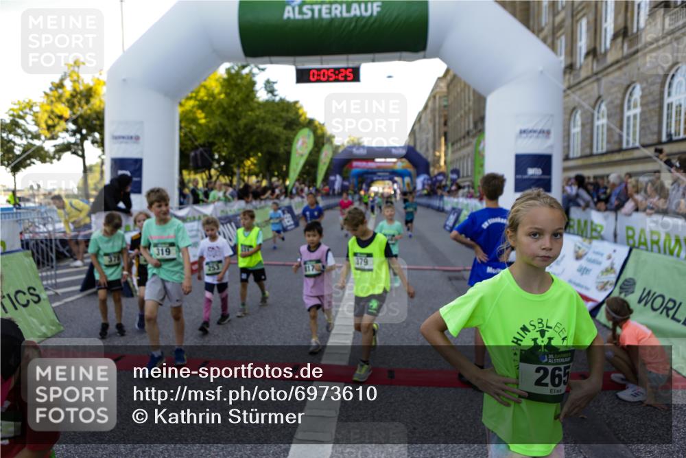 01.09.2024 - BARMER Alsterlauf Kathrin Stürmer Photography http://msf.ph/oto/6973610 01.09.2024 10:53:03 Ziel 180, 181, 223, 236, 237, 241, 253, 260, 264, 275, 313, 316, 319, 322, 331, 334, 348, 352, 370, 378, 379, 3427, 8072, 8112, 8175, 8216 meine-sportfotos.de