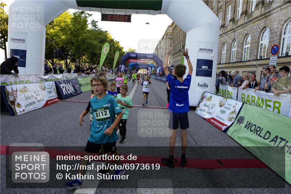 01.09.2024 - BARMER Alsterlauf Kathrin Stürmer Photography http://msf.ph/oto/6973619 01.09.2024 10:53:12 Ziel 163, 180, 182, 185, 197, 217, 223, 229, 240, 241, 244, 248, 251, 255, 260, 284, 287, 316, 326, 333, 352, 370, 390, 3427, 8112, 8173, 8388 meine-sportfotos.de