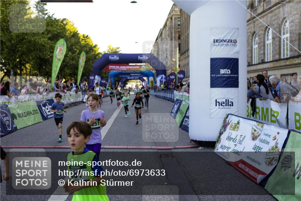 01.09.2024 - BARMER Alsterlauf Kathrin Stürmer Photography http://msf.ph/oto/6973633 01.09.2024 10:53:29 Ziel 174, 189, 192, 218, 232, 254, 261, 267, 295, 306, 338, 353, 365, 381, 8251, 8270, 8366 meine-sportfotos.de