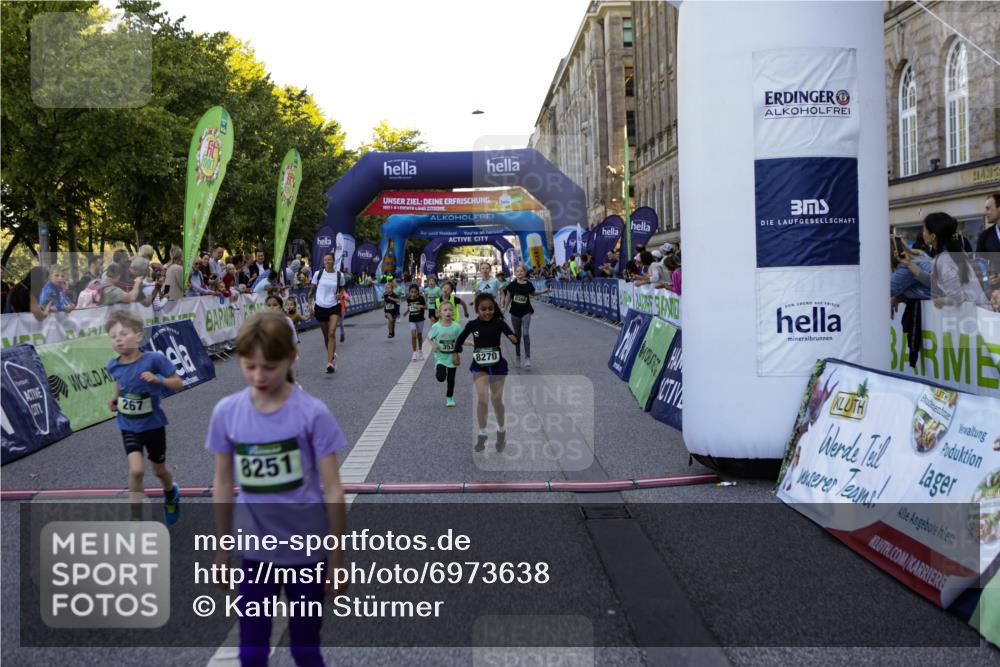 01.09.2024 - BARMER Alsterlauf Kathrin Stürmer Photography http://msf.ph/oto/6973638 01.09.2024 10:53:30 Ziel 174, 189, 192, 218, 232, 254, 261, 267, 295, 297, 306, 338, 353, 365, 381, 387, 8251, 8270, 8366 meine-sportfotos.de