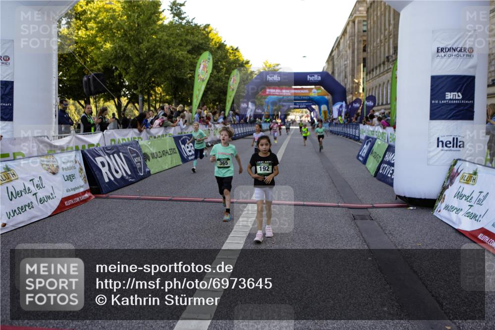 01.09.2024 - BARMER Alsterlauf Kathrin Stürmer Photography http://msf.ph/oto/6973645 01.09.2024 10:53:37 Ziel 174, 189, 192, 218, 222, 232, 250, 297, 306, 317, 338, 353, 365, 387, 8270, 8366 meine-sportfotos.de