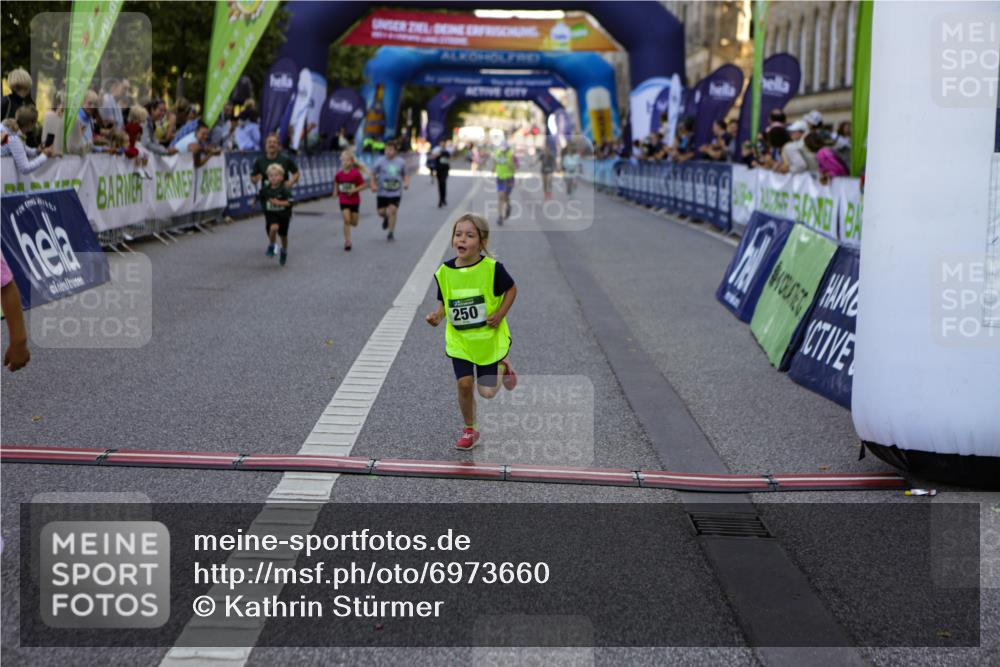 01.09.2024 - BARMER Alsterlauf Kathrin Stürmer Photography http://msf.ph/oto/6973660 01.09.2024 10:53:43 Ziel 222, 250, 282, 283, 288, 297, 317, 329, 365, 385, 387 meine-sportfotos.de